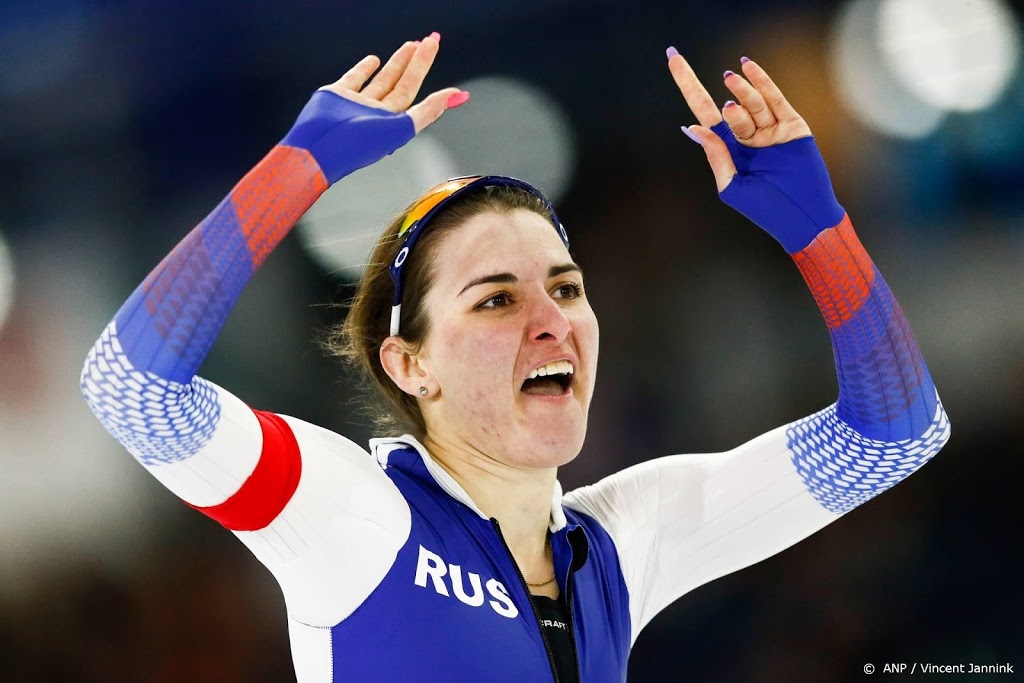 Schaatsster Golikova wint eerste 500 m bij EK sprint, Kok tweede 