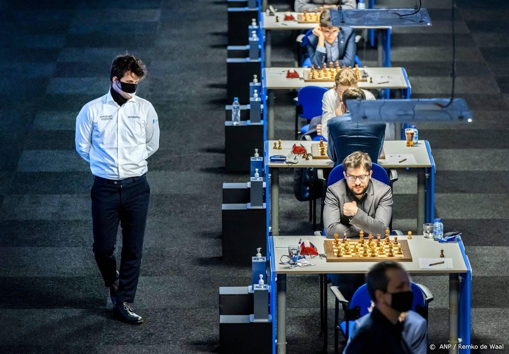 Zege schakers Giri en Carlsen op openingsdag Tata Steel Chess