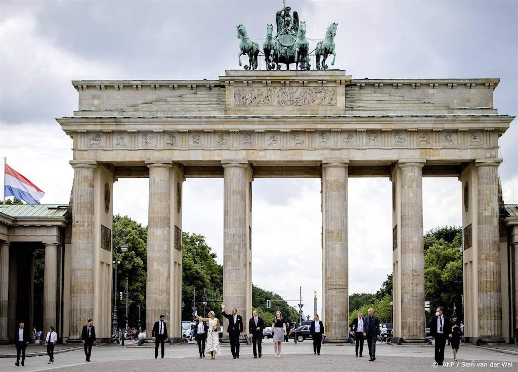 Bestuurder komt om na crash tegen Berlijnse Brandenburger Tor