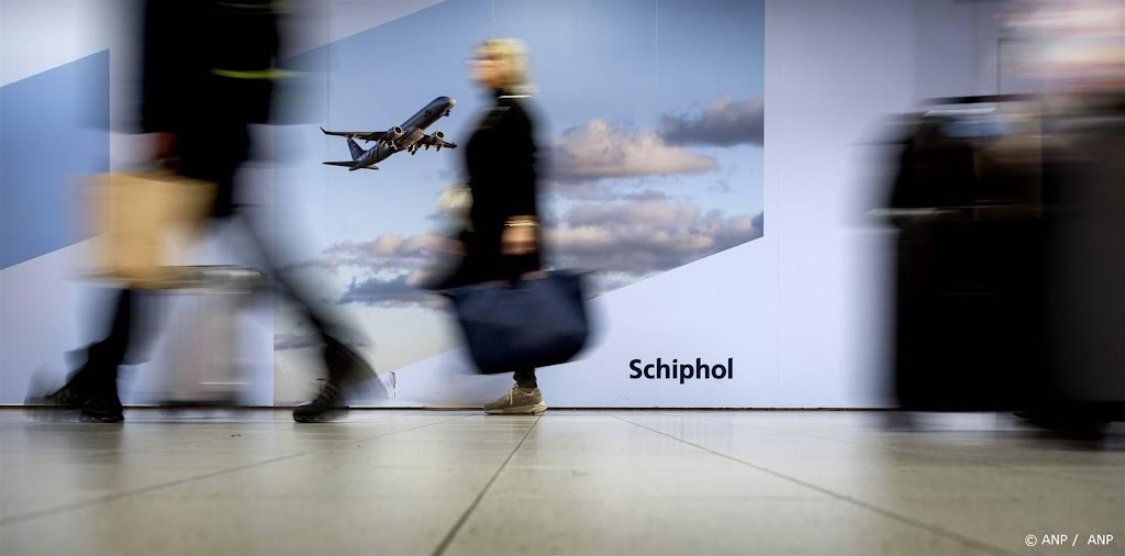 Veel vluchten Schiphol geannuleerd of vertraagd door winterweer