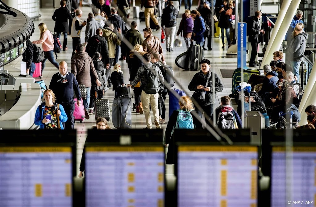 Schiphol laat sneeuwvloot komende dagen paraat staan