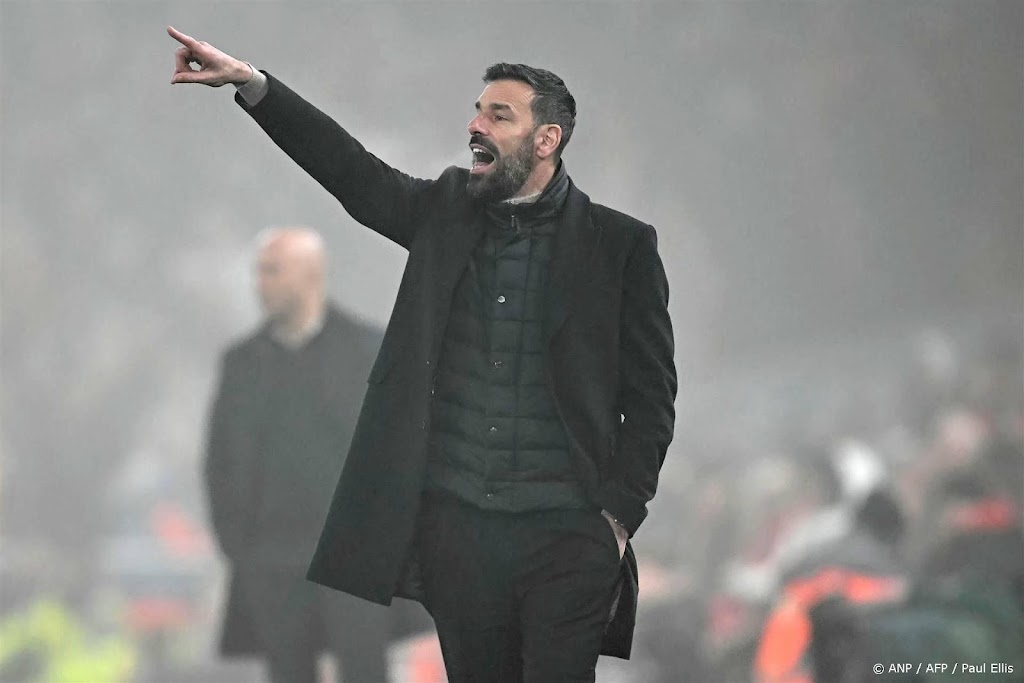 Coach Van Nistelrooij is met Leicester City op dieptepunt beland 