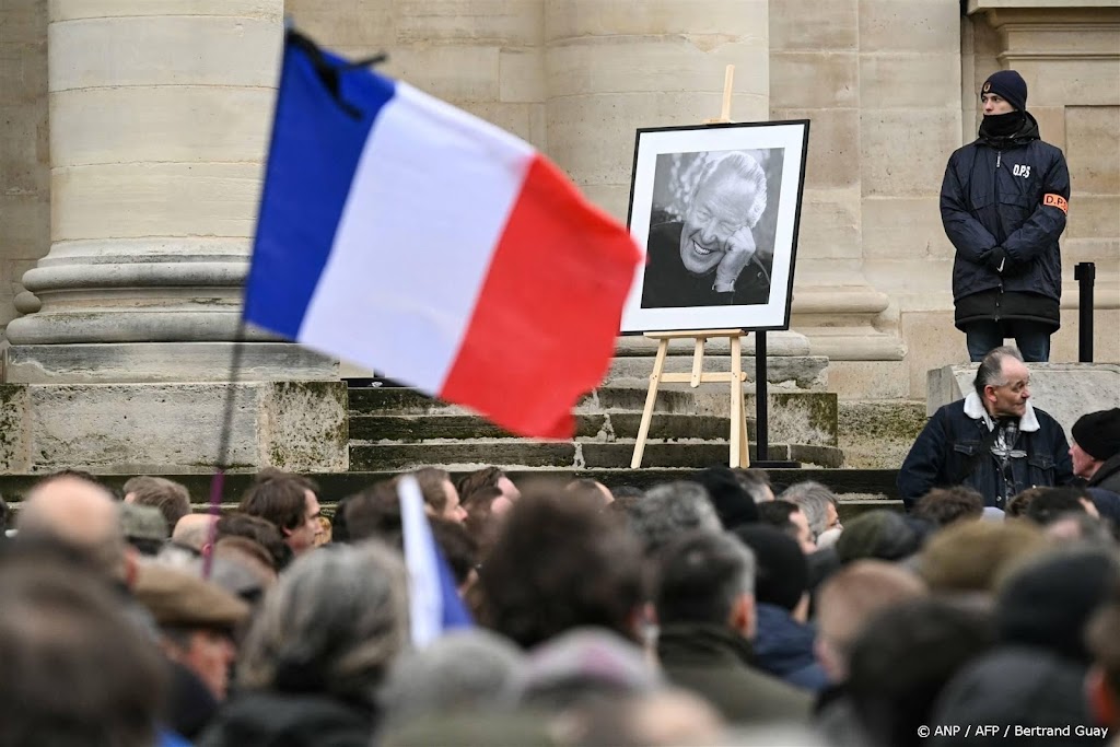 Mis opgedragen in Parijs aan overleden nationalist Le Pen