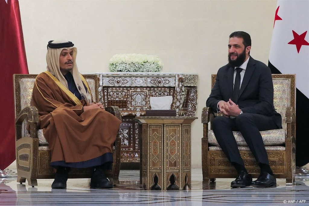 Premier Qatar bezoekt Syrië en belooft steun