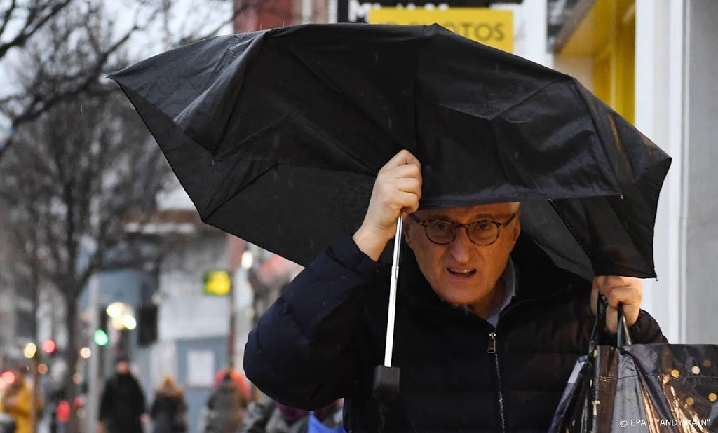 Britten geëvacueerd na overstromingen door storm Dennis