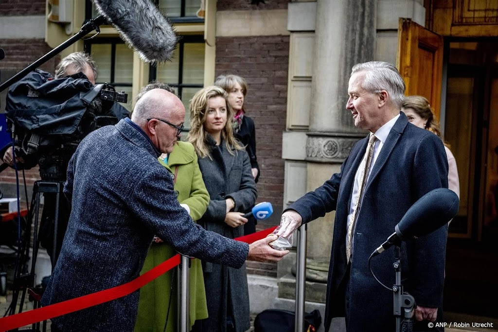 Van der Burg 'niet hoopvol' dat Ter Apel onder maximum komt