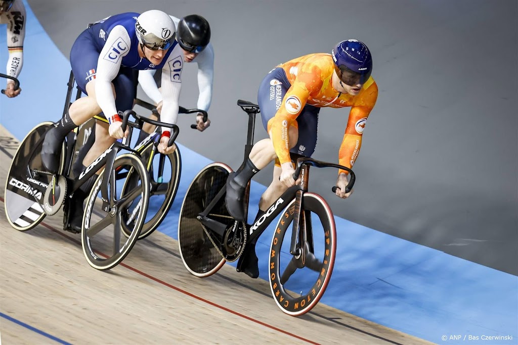 Lavreysen laat concurrentie ver achter zich in EK-finale keirin