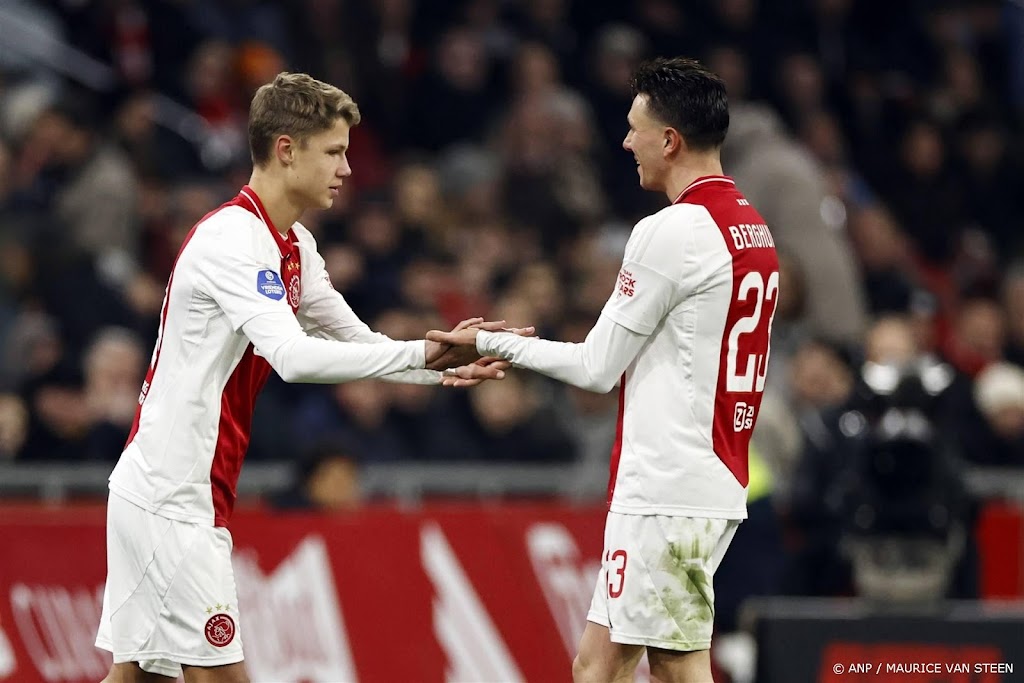 Ajax profiteert ook tegen Heracles van misstappen concurrenten