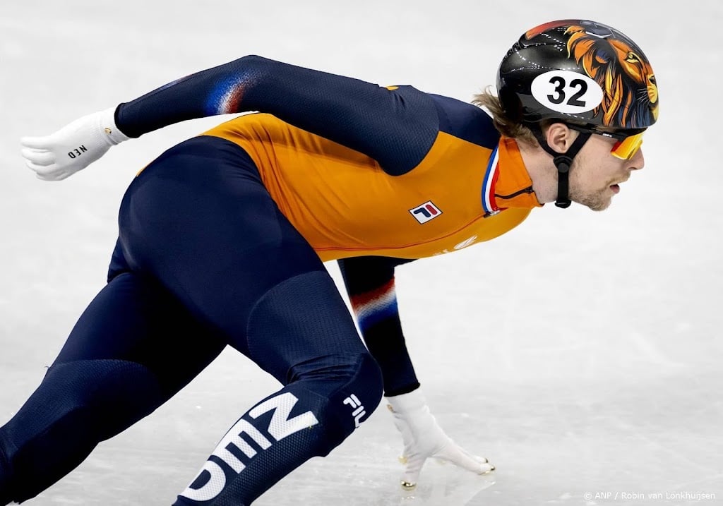 Shorttrackers met Emons en De Laat in halve finale van aflossing