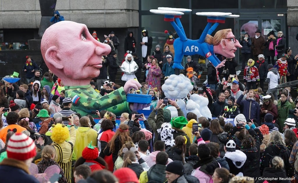 Poetin en andere leiders bespot in Duitse carnavalsoptochten