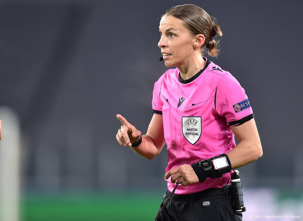 Voor het eerst vrouwelijke scheidsrechter bij duel Oranje