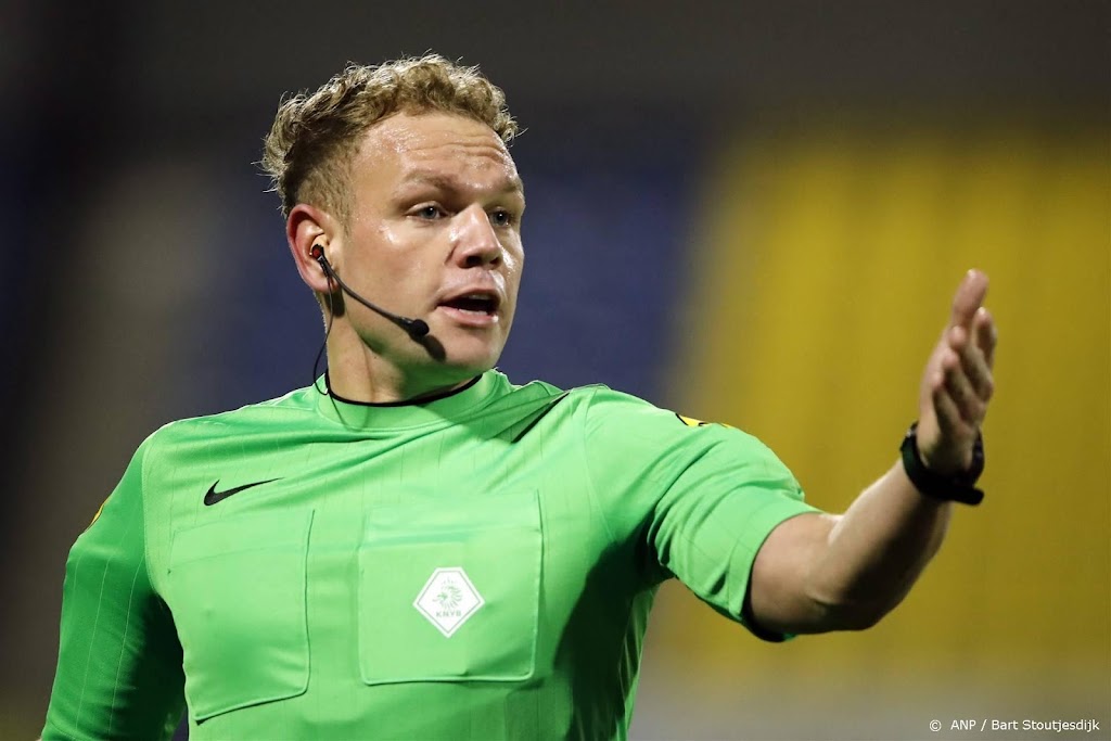 Scheidsrechter Bos vervangt Nijhuis bij FC Utrecht - Go Ahead 