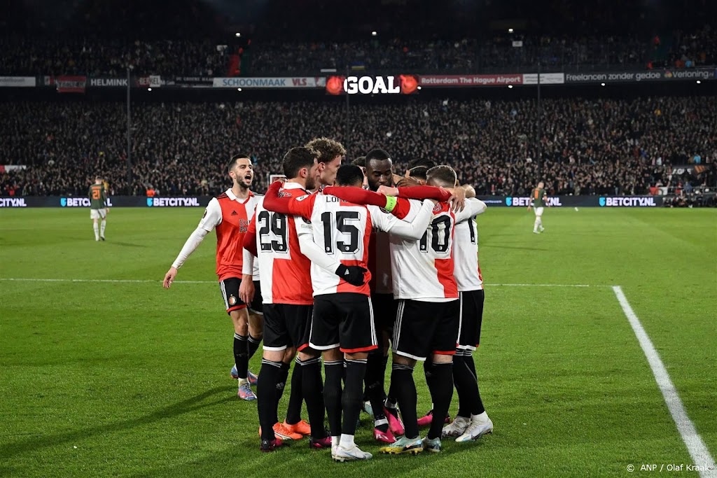 Feyenoord scoort zeven keer en is kwartfinalist in Europa League