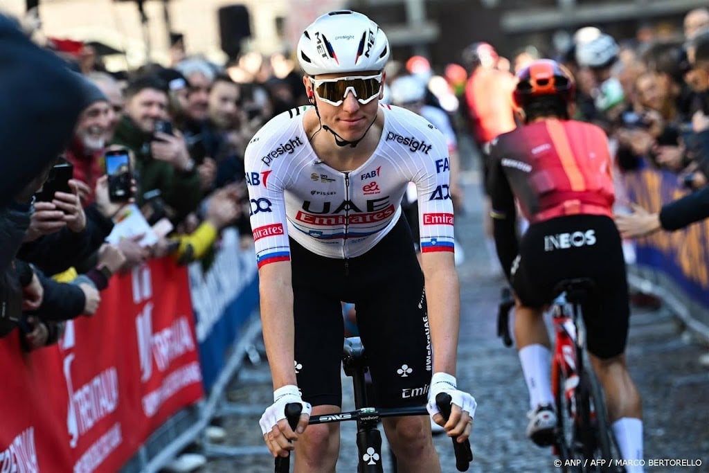 Pogacar kondigt bij start Milaan-Sanremo aanval op de Poggio aan