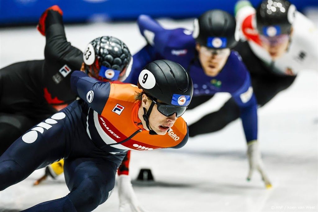 Van 't Wout op WK via herkansingen naar kwartfinales 500 meter