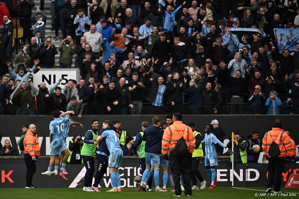 Bekerstunt brengt Van Ewijk met Coventry naar Wembley