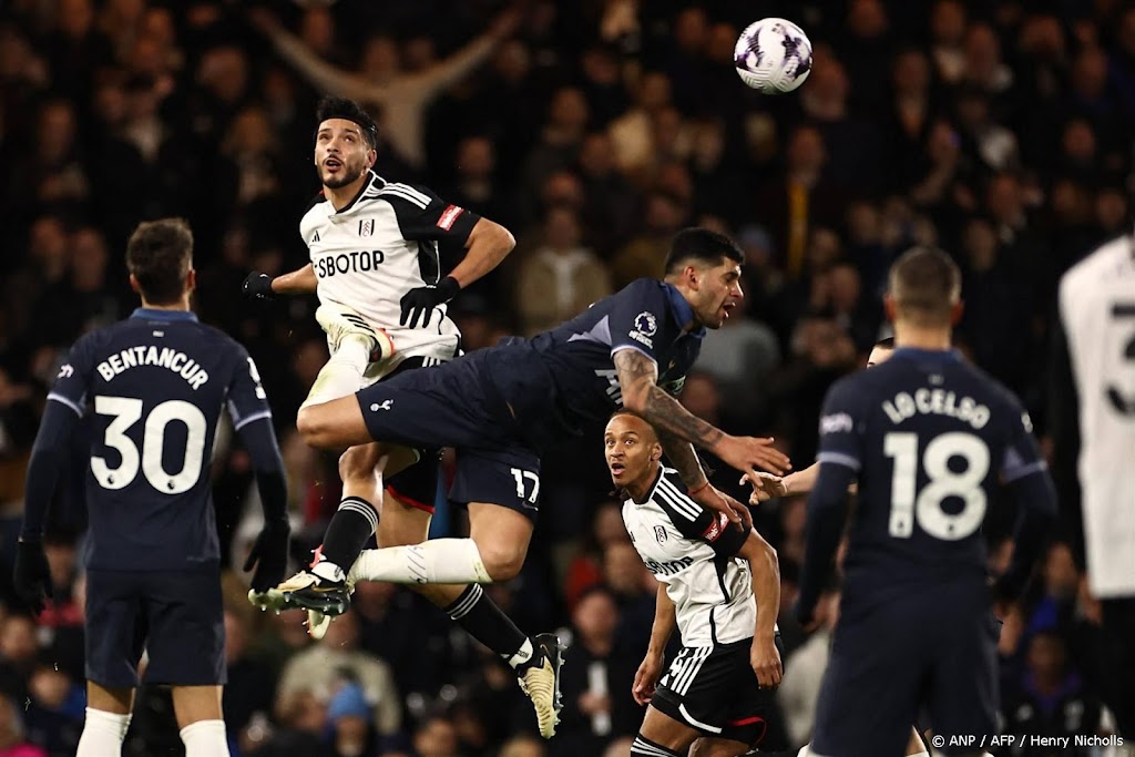 Tottenham grijpt door nederlaag bij Fulham naast vierde plaats 