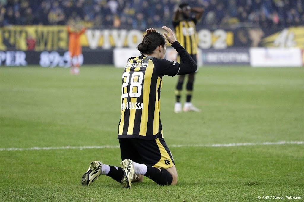 Vitesse schiet weinig op met late gelijkmaker tegen Almere City  