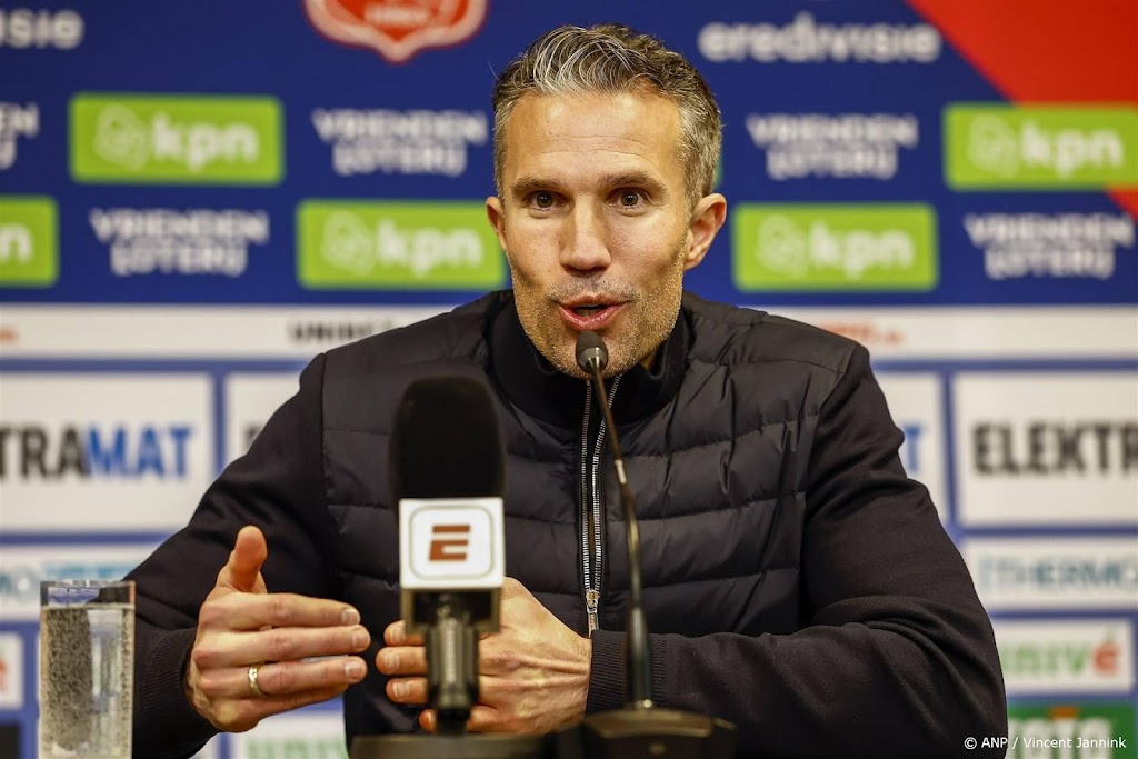 Van Persie na ruime overwinning: dit moet onze norm worden