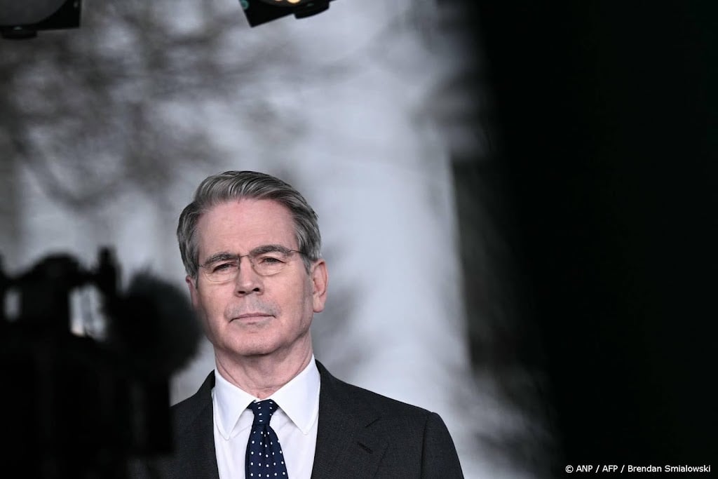 Minister Bessent zwakt dreigement Trump over top in China af