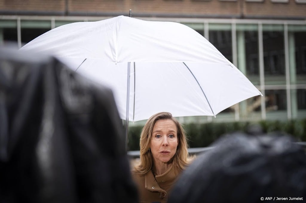 Van Veldhoven: EU kijkt naar voor- en nadelen prijsplafond