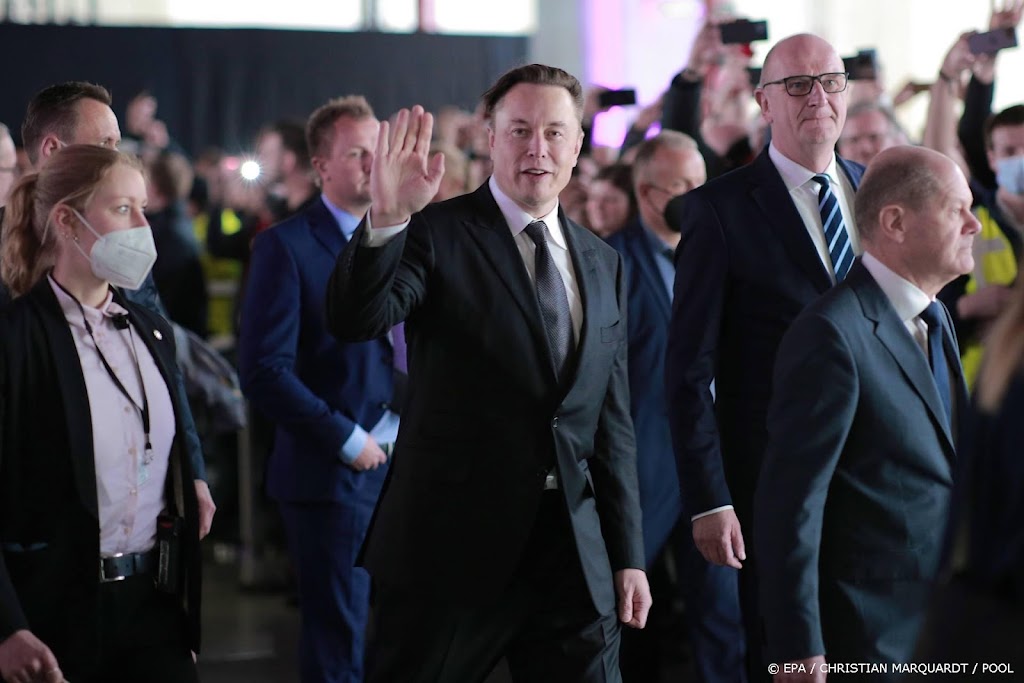 Krant: Musk praat met andere investeerders over aankoop Twitter