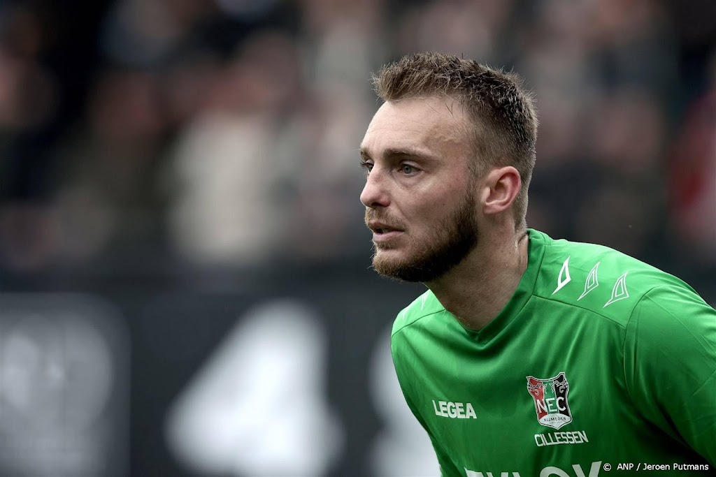 Blunderende Cillessen biedt excuses aan bij fans van NEC 