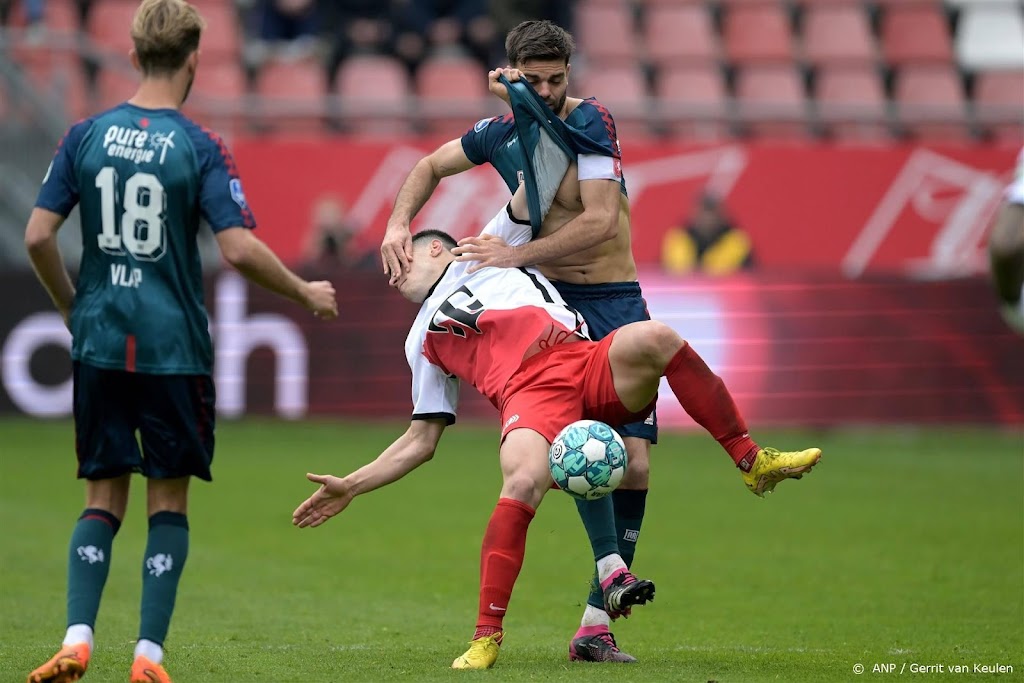 FC Twente verliest na drie afgekeurde treffers van FC Utrecht