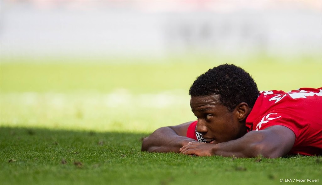 Malacia ontbreekt wegens knieblessure bij Manchester United