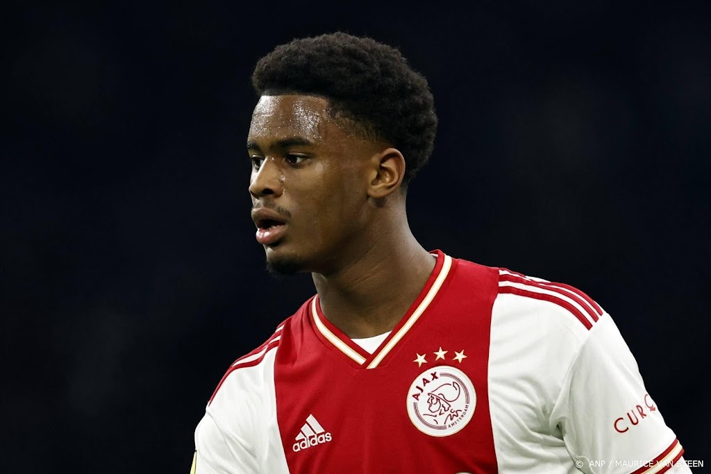 Ajax start met Hato en Grillitsch tegen FC Emmen 