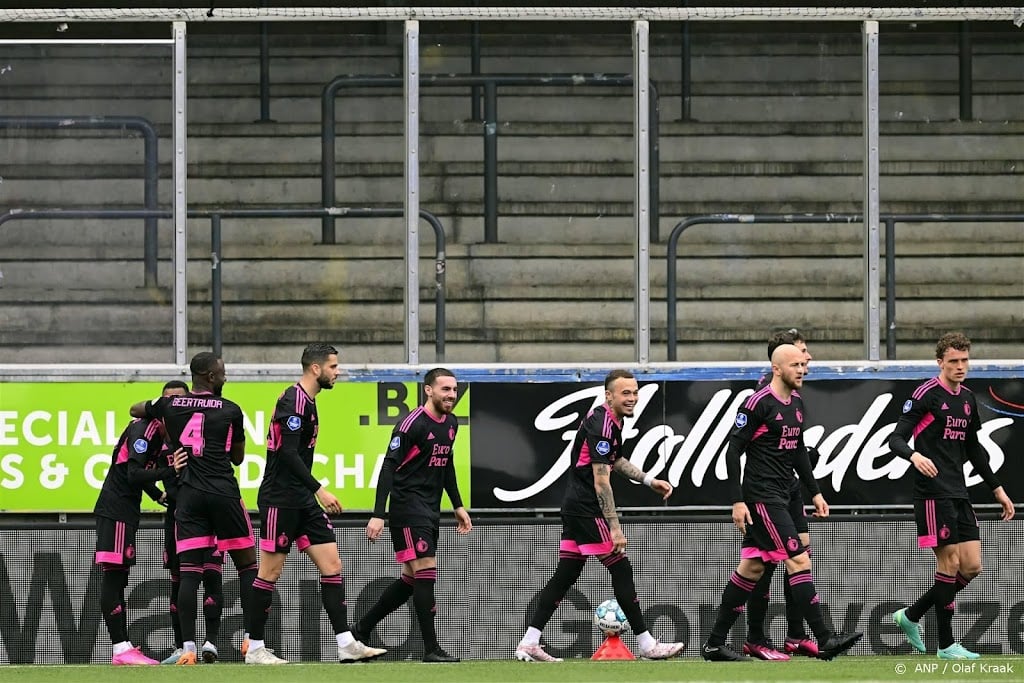 Feyenoord komt met eenvoudige zege nog dichter bij landstitel