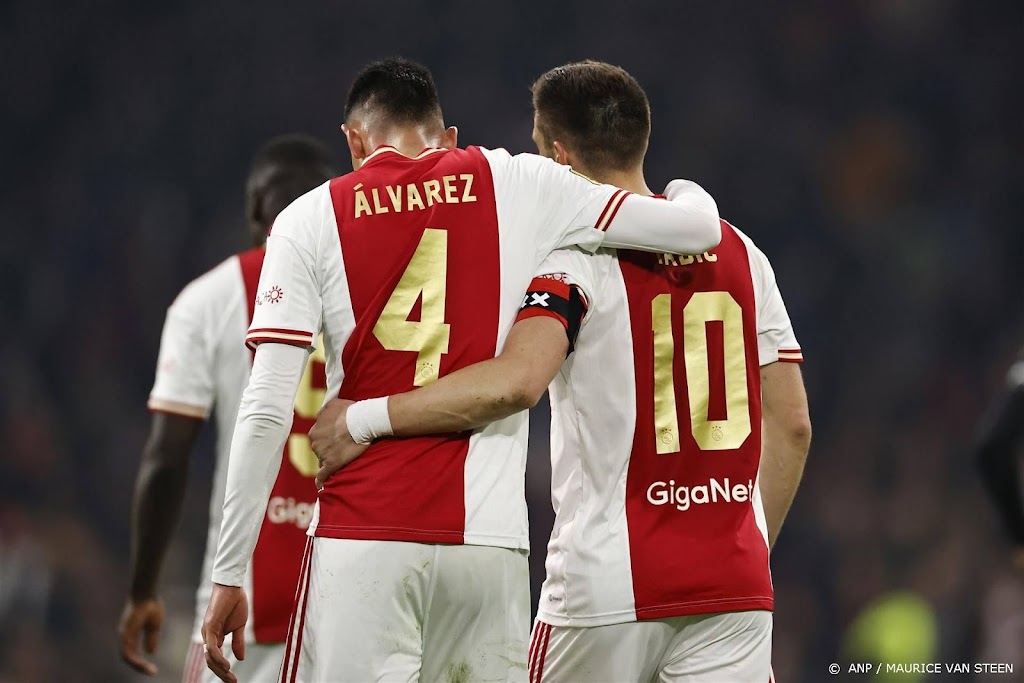 Ajax wint van FC Emmen, maar mist geschorste Álvarez tegen PSV