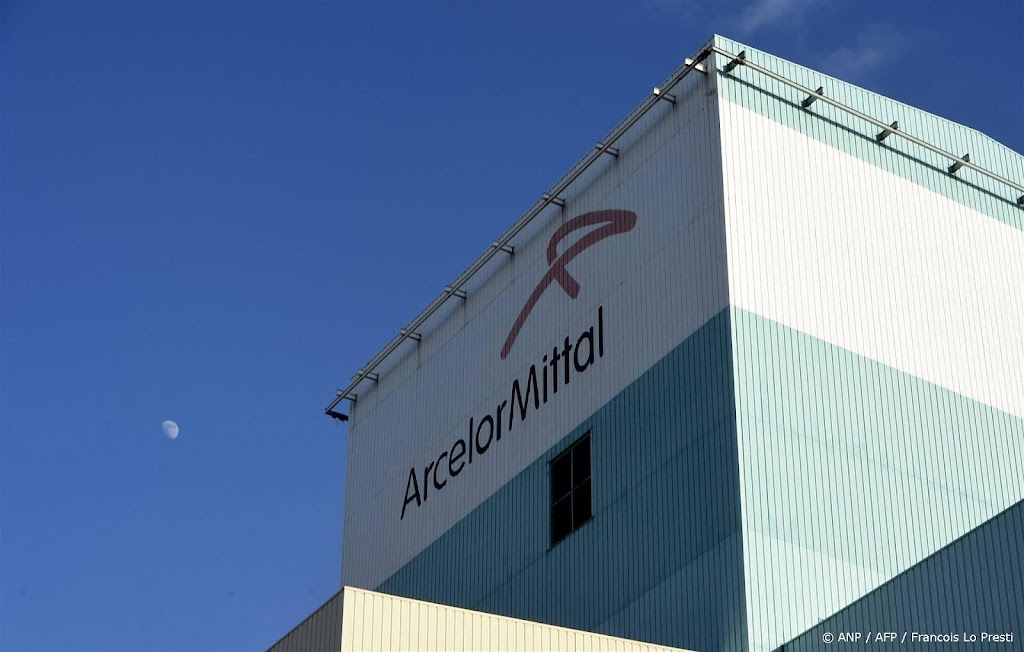 ArcelorMittal onderaan in rode AEX na adviesverlaging