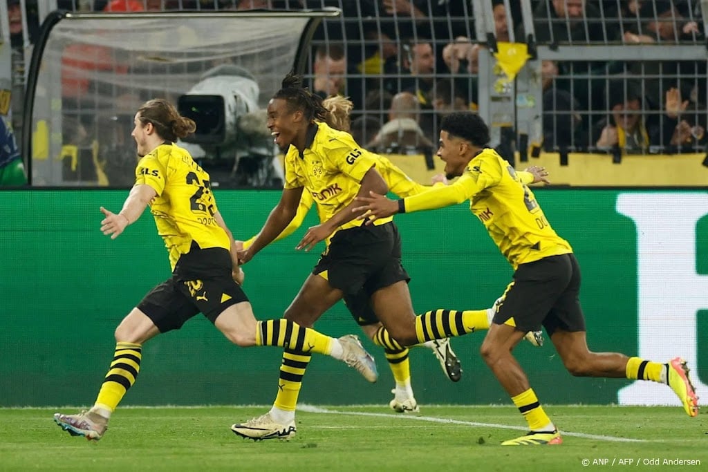 Borussia Dortmund met Maatsen naar laatste vier Champions League