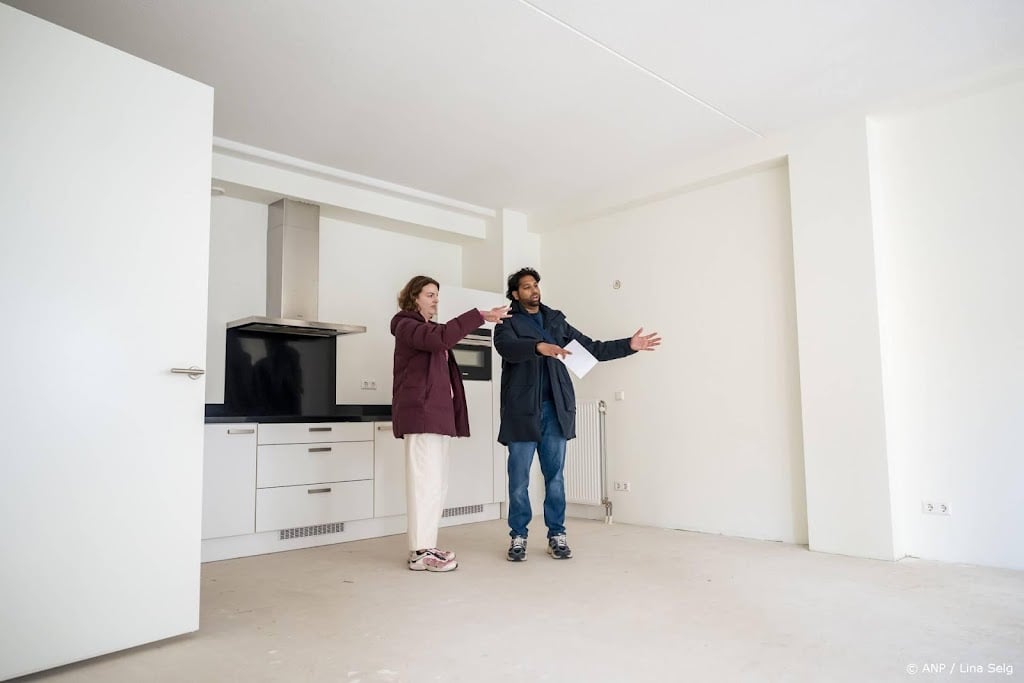 Huizenprijs zakt tot onder de half miljoen euro, aanbod neemt toe