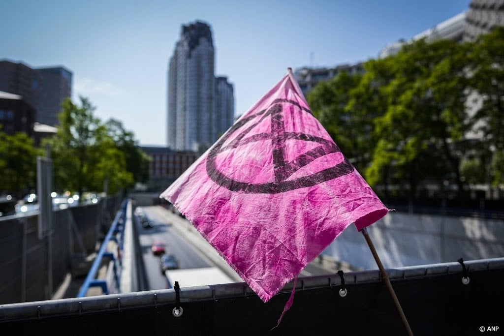 Tientallen XR-activisten bij aandeelhoudersvergadering ForFarmers