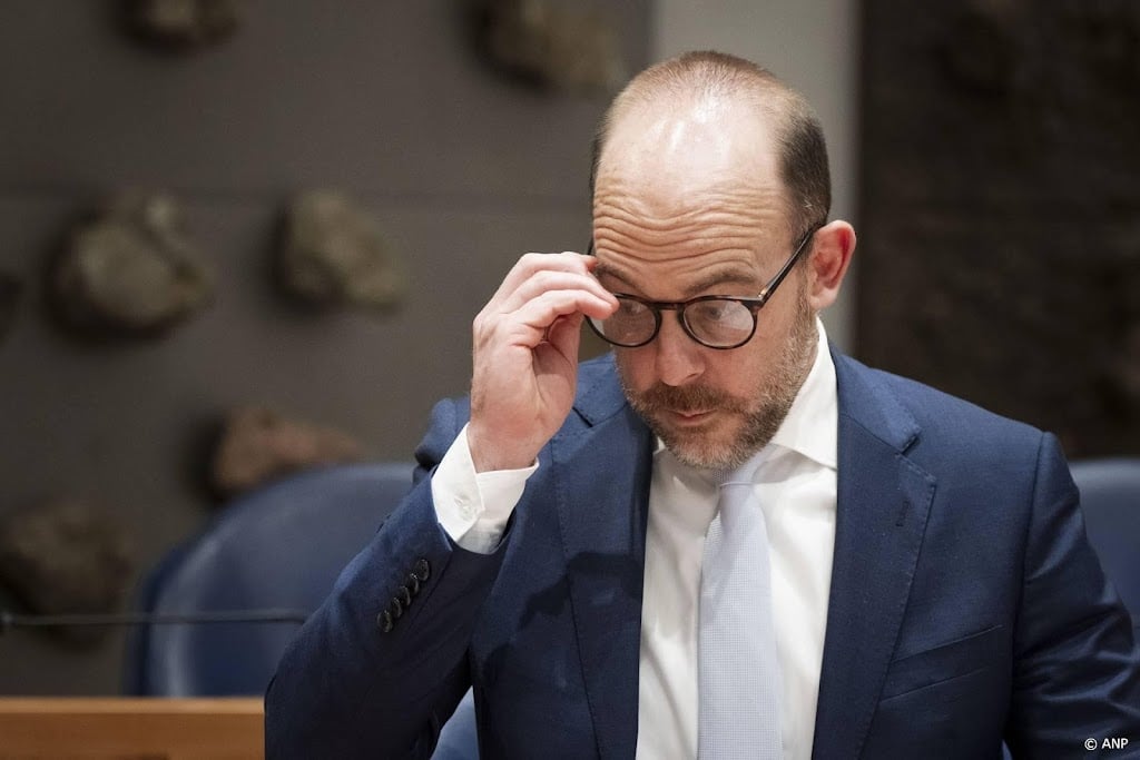 Van den Brink doet 'alles wat nodig is' voor steun asielwetten