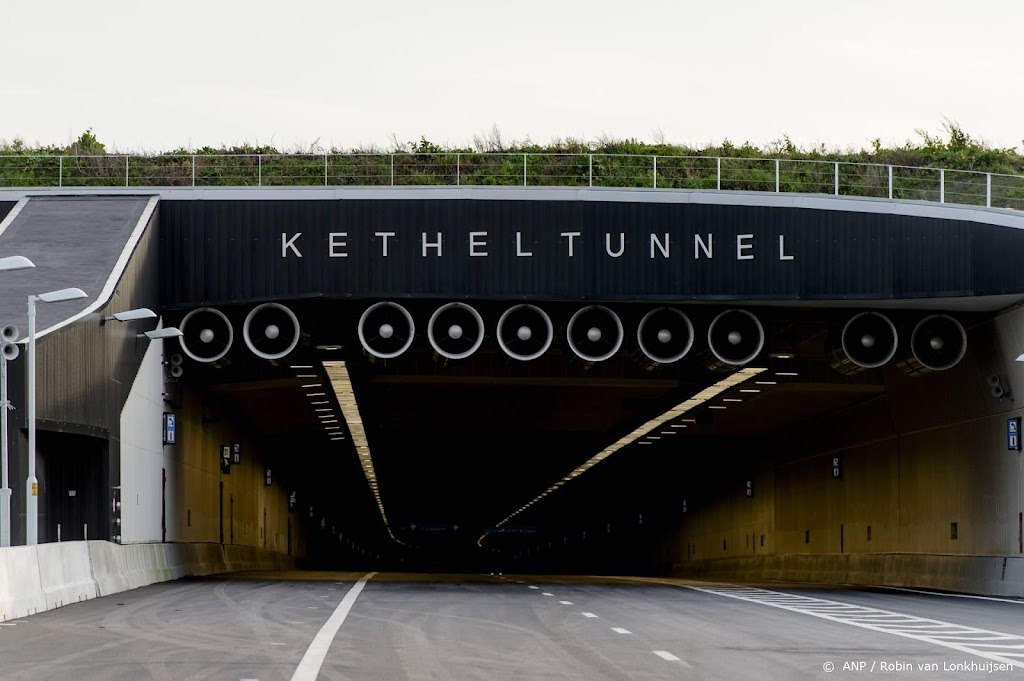 Ketheltunnel bij Rotterdam weer helemaal open, nog wel veel files