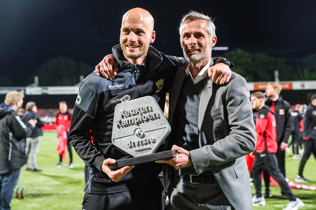 Van Wonderen neemt assistent Simonis mee naar Heerenveen