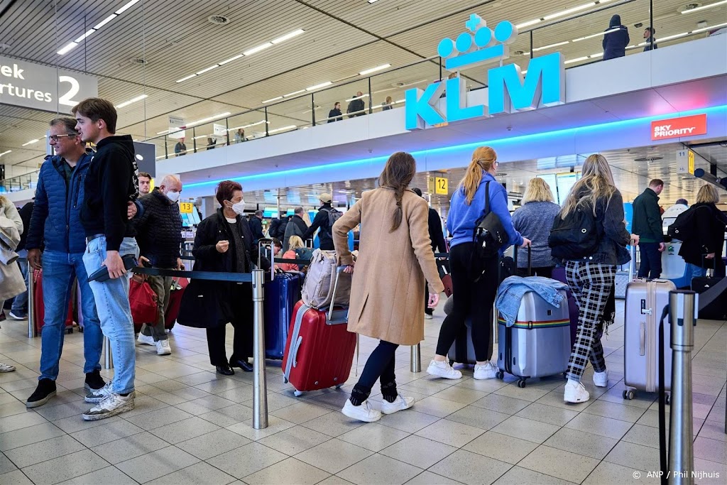 KLM wil dat Schiphol sneller gaat verbouwen