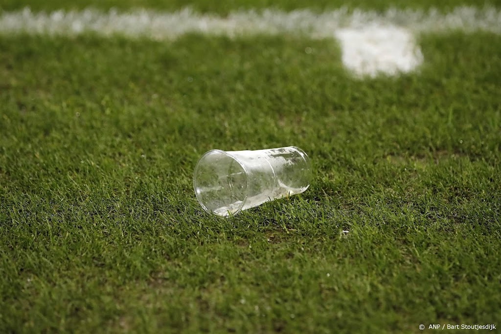 Twee voetbalclubs kijken naar 'smart cup' tegen biergooiers