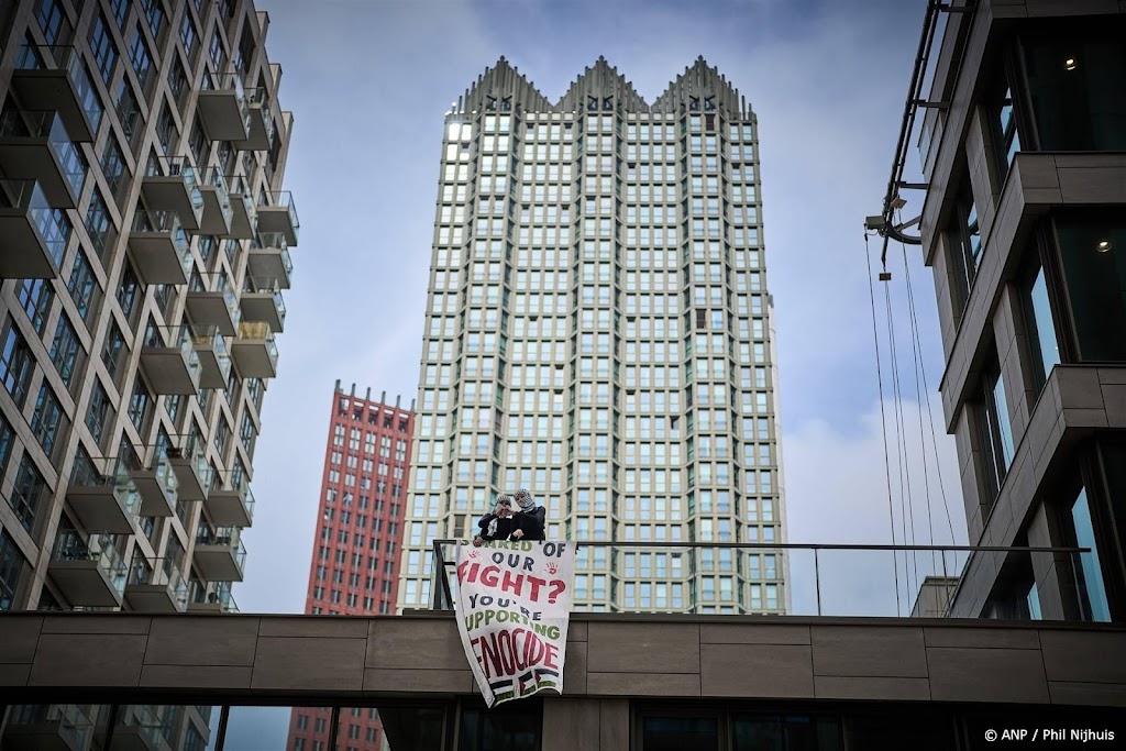 Betogers moeten bezette pand Universiteit Leiden verlaten