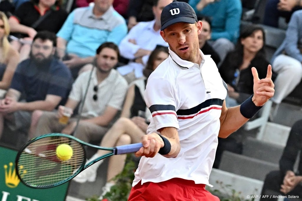 Chileense tennisser Jarry klopt Tsitsipas in kwartfinale in Rome 