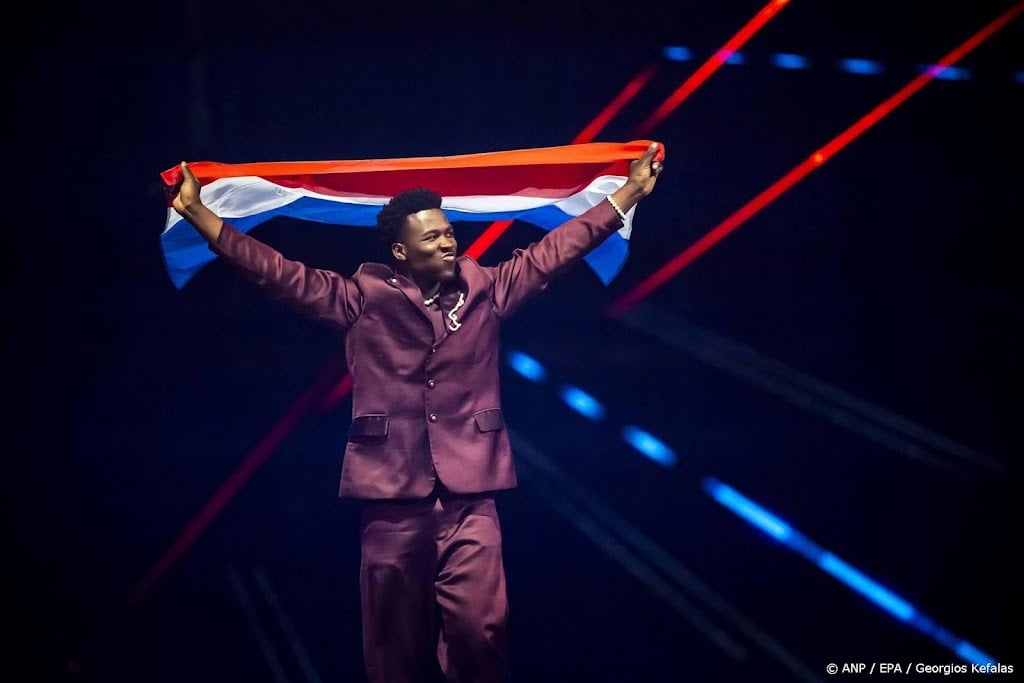 Claude zingt C'est La Vie voor de vakjury