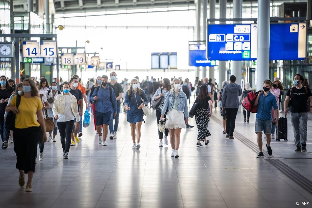 Het wordt langzaamaan drukker in het verkeer en openbaar vervoer