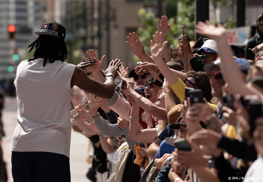 Basketballers Nuggets vieren NBA-titel met tienduizenden fans