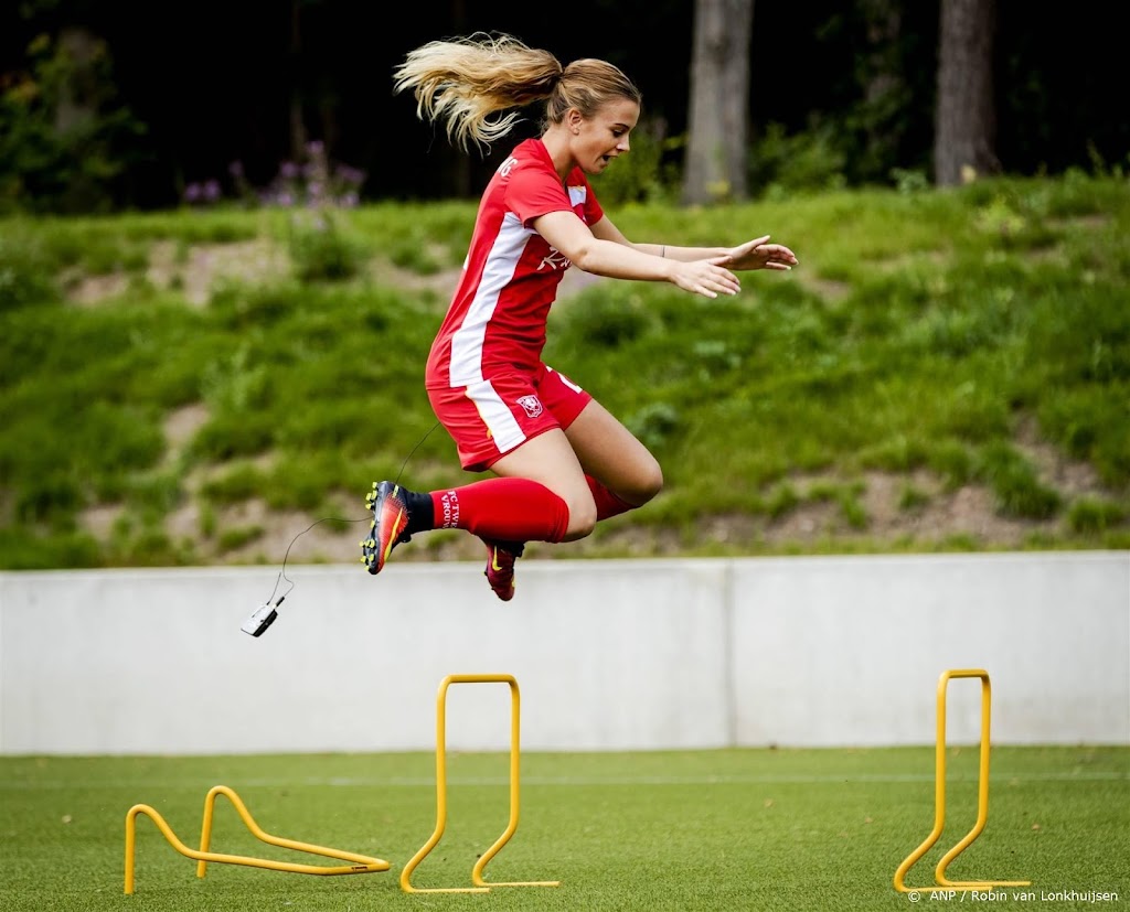 Voetbalster Roetgering vertrekt na zes landstitels bij FC Twente