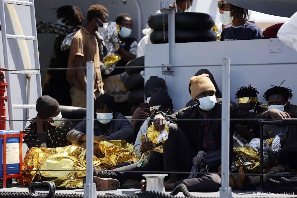Veel meer migranten steken illegaal zee over naar Italië