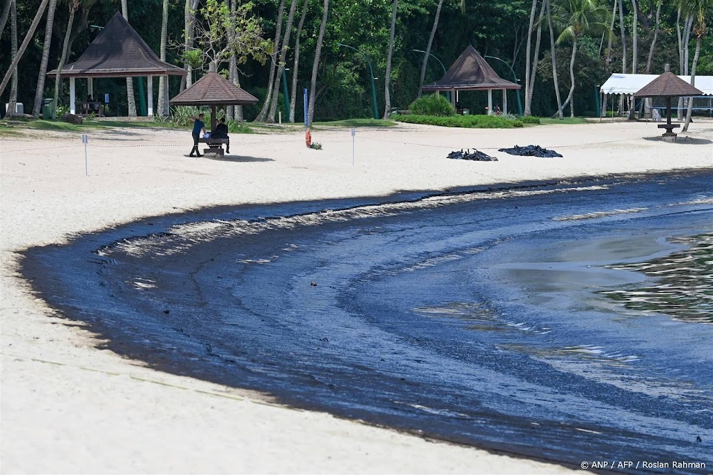 Olievlek breidt zich verder uit langs kust Singapore