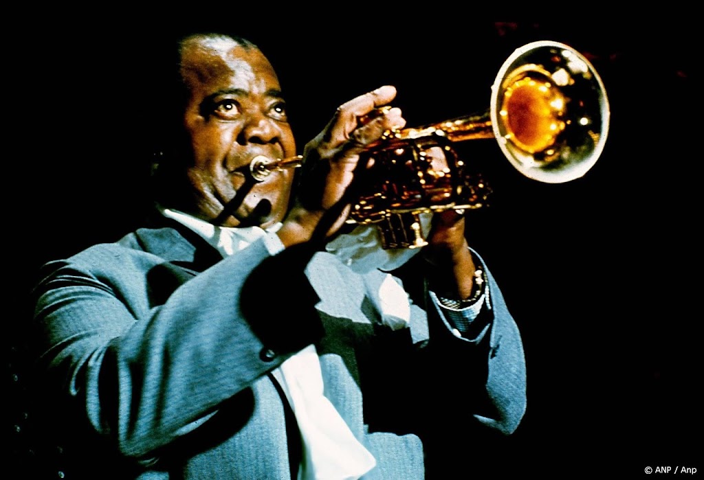 Louis Armstrong krijgt 5 keer platina voor Wonderful World